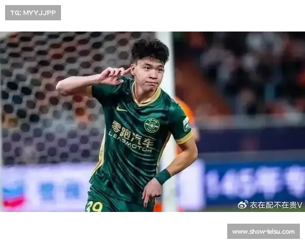 国足上海集训雨中备战 宋凯督训王钰栋誓言全力冲击印尼 国足上海集训雨中备战 宋凯督训王钰栋誓言全力冲击印尼