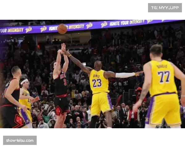 NBA常规赛：拉拉维亚表现抢眼，助湖人完成历史性数据突破